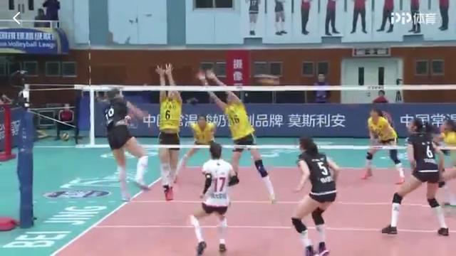 定位球防守现漏洞,致命失误葬送胜果 定位球防守现漏洞,致命失误葬送胜果