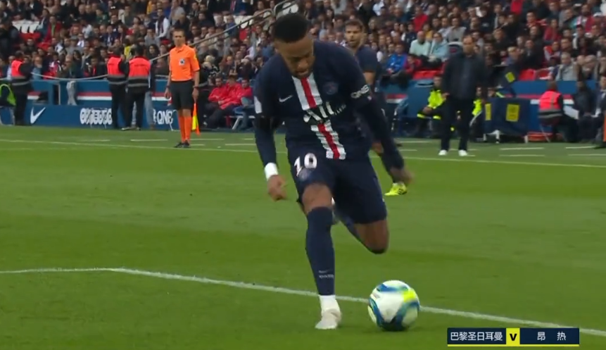  巴黎圣日耳曼豪取五连胜，强势登顶法甲  