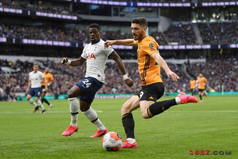  英超黑马逆袭榜首，传统豪强面临严峻挑战