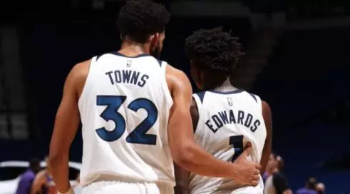 森林狼爱德华兹远投近攻展现全能