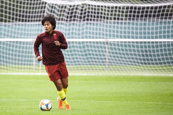  女足姑娘创历史，首次捧起洲际奖杯