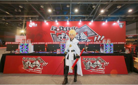  电竞明星选手超神发挥引爆全场欢呼  