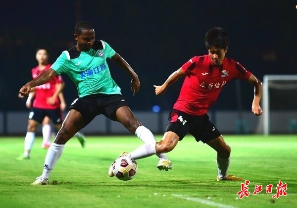  门将神勇发挥，力保球门不失夺胜