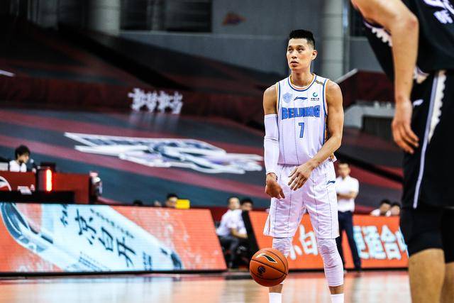  郭艾伦突破上篮绝杀北京首钢震惊全场